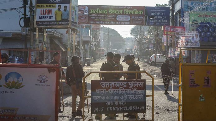 Police barricades in Haldwani | Suraj Singh Bisht | ThePrint