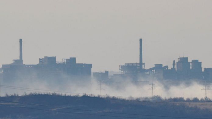 Smoke rises near the Avdiivka Coke and Chemical Plant in the town of Avdiivka in the course of Russia-Ukraine conflict, February 15, 2024 | Photo: Reuters/Alexander Ermochenko