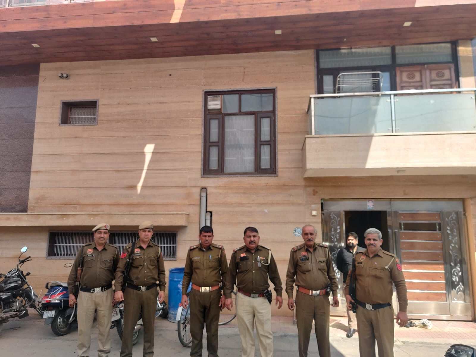  Policemen in front of Nafe Singh Rathee's house in Bahadurgarh | Bismee Taskin | ThePrint 