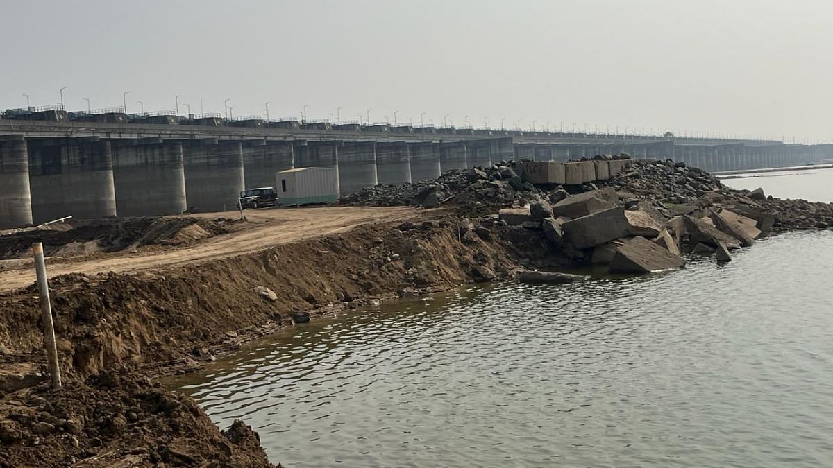 Portions of the cofferdam, earthworks on the left side of the barrage have not been cleared over 4 years after the project was inaugurated | Photo: Moushumi Das Gupta, ThePrint