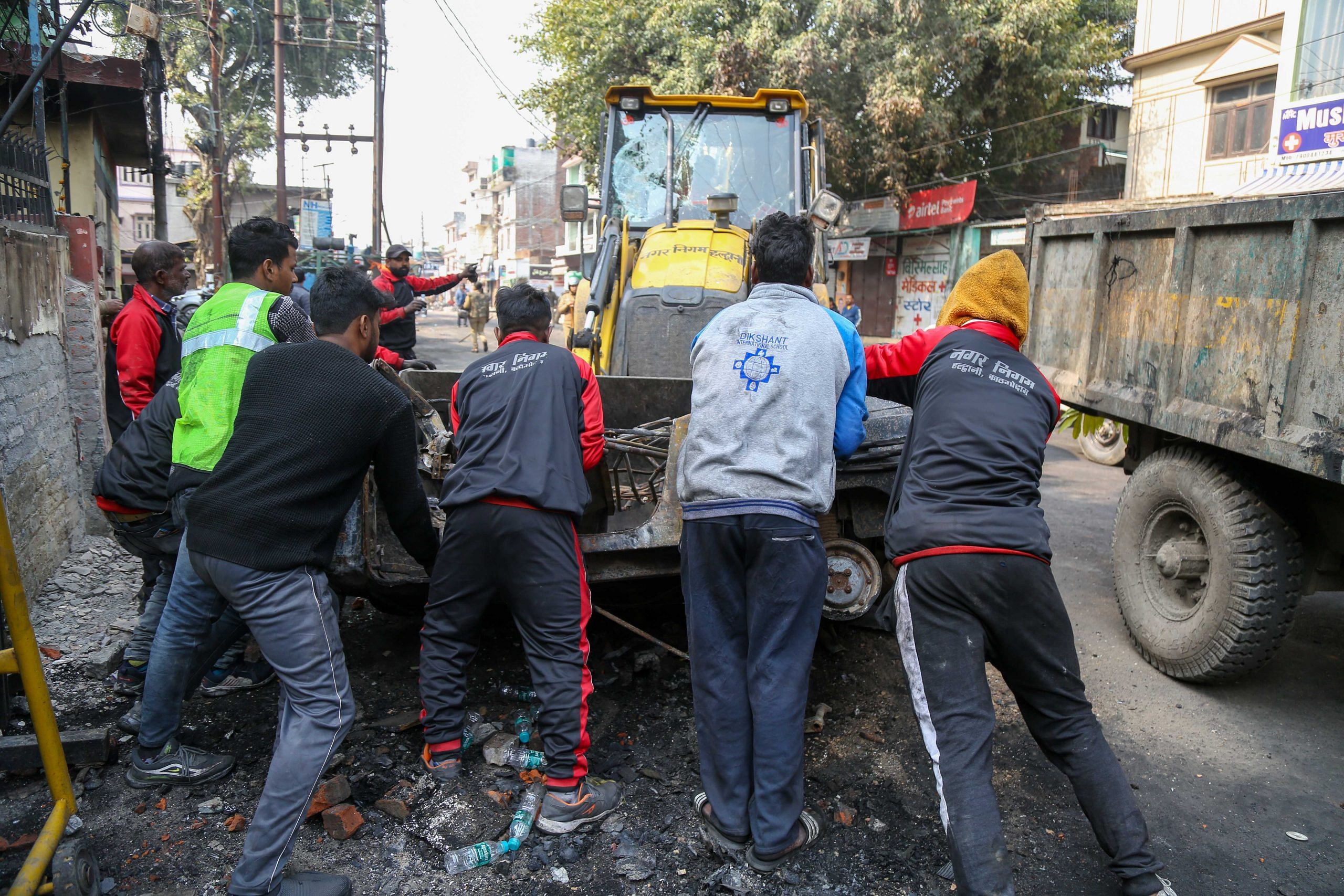 Civic officials clear debris of torched vehicles in Banbhoolpura | Suraj Singh Bisht | ThePrint