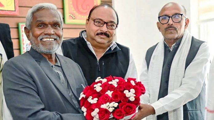 Jharkhand Assembly Speaker Rabindra Nath Mahato (R) welcomes Jharkhand CM Champai Soren (L) as he arrives for his government's floor test at state Assembly in Ranchi | PTI