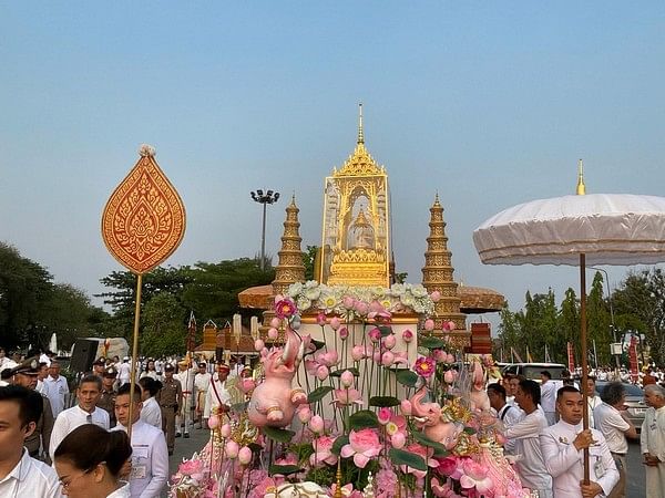 Thousands of devotees throng Ubon Ratchathani, pay respect to Lord Buddha's relics 