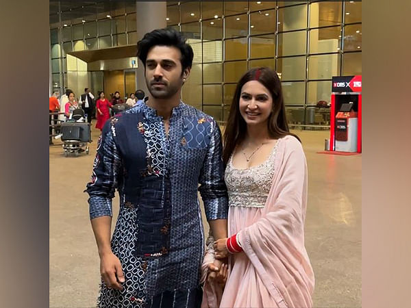 Newlyweds Pulkit Samrat, Kriti Kharbanda Return To Mumbai Hand-in-hand 