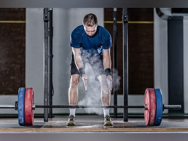 Unlocking Ultimate Fitness: Hybrid Training Techniques - Combining Calisthenics with Weightlifting