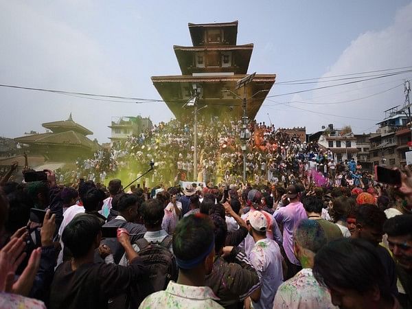 Nepal: Kathmandu soaks in colours of Holi celebration 