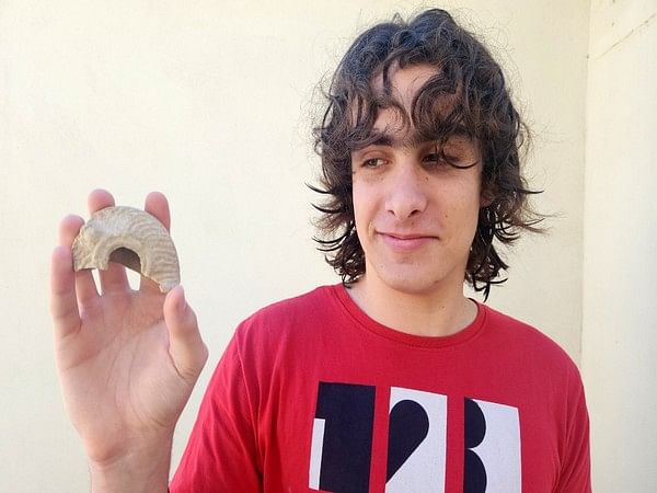 Student discovers Roman-era lamp during school trip