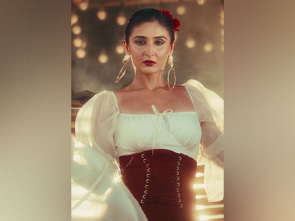 Dhvani Bhanushali unveils new single 'Thank You God' 