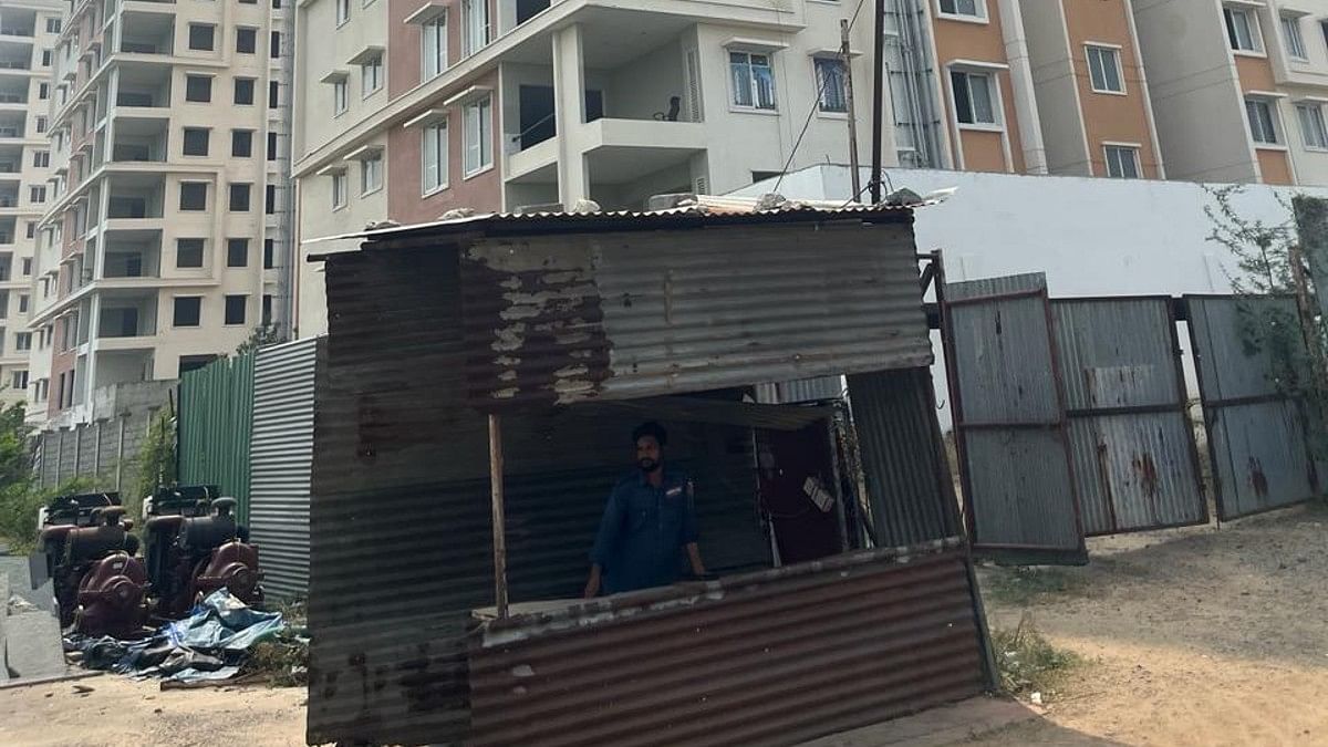 Lone security guard mans abandoned apartments | Moushumi Das Gupta | ThePrint