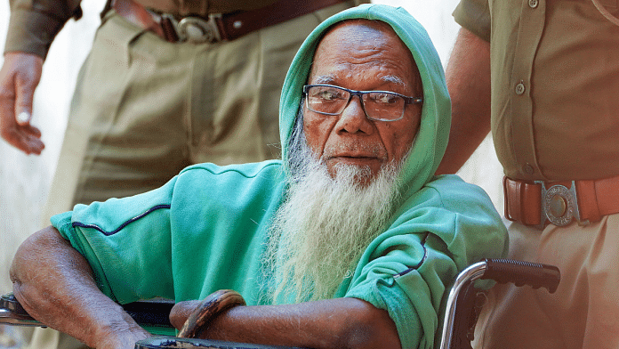 Abdul Karim Tunda after he was acquitted by a TADA court in the 1993 serial bomb blasts case | PTI