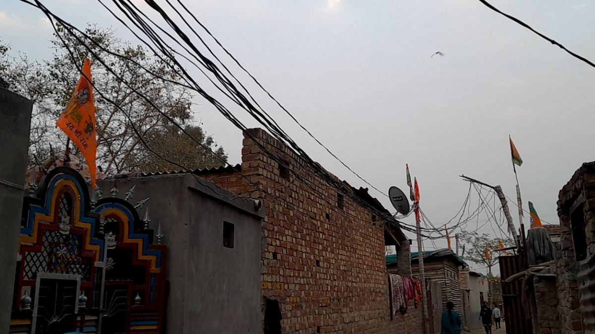 Flags of BJP, Ram Mandir and saffron flags across the settlement | Shivani Mago | ThePrint