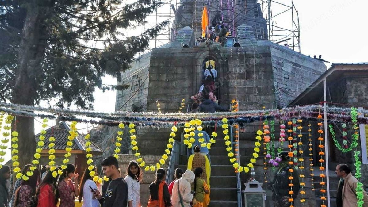 Thousands throng Shankaracharya temple for Maha Shivratri