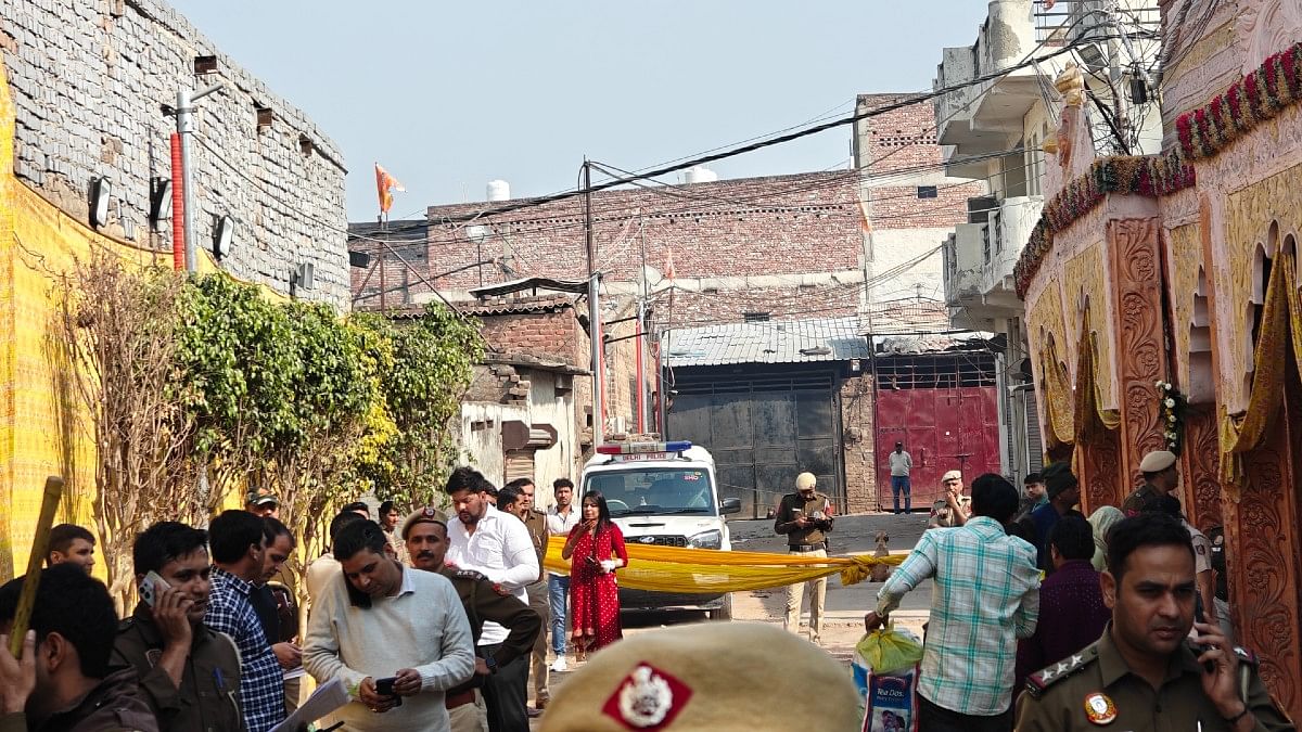 Scenes outside the wedding venue in Dwarka | Mayank Kumar | ThePrint