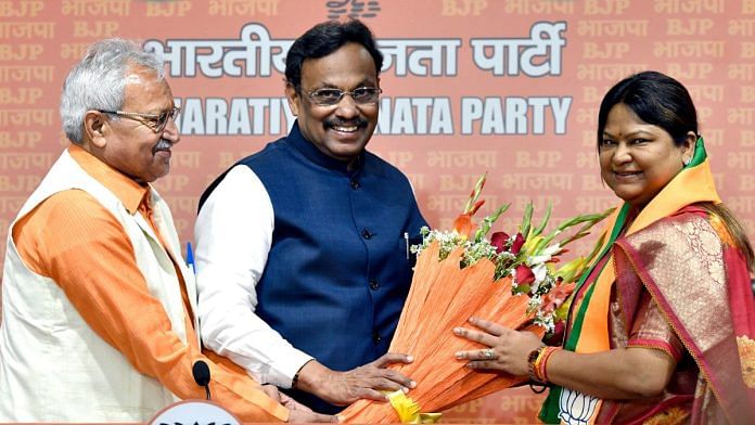 Sita Soren joins the BJP in the presence of Jharkhand party in-charge Laxmikant Bajpai and party general secretary Vinod Tawde at the BJP headquarters in New Delhi on Tuesday. | ANI