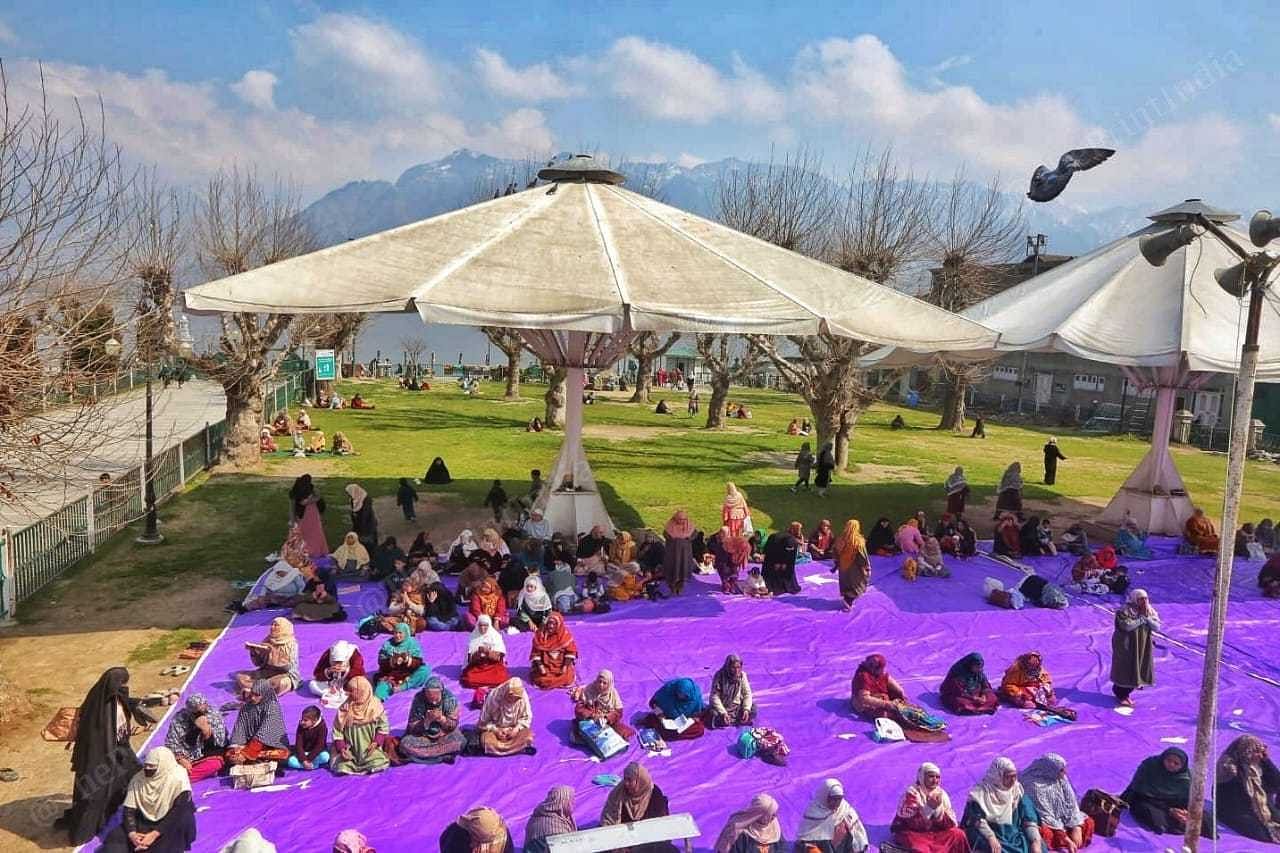 Women offering namaz under the shade at the Hazratbal shrine in Srinagar | Praveen Jain | ThePrint