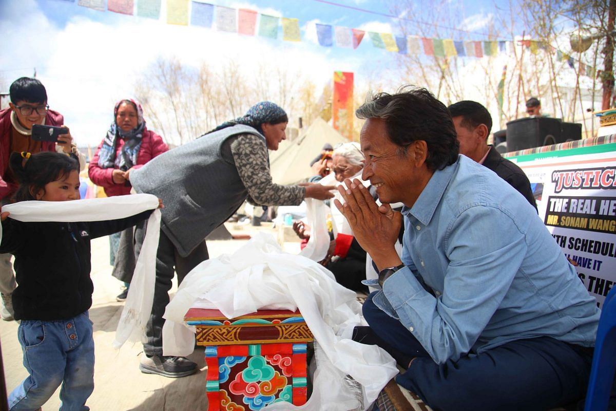Sonam Wangchuk receives Khadag (Tibetian white scarf) as a tribute from a toddler | Manisha Mondal | ThePrint