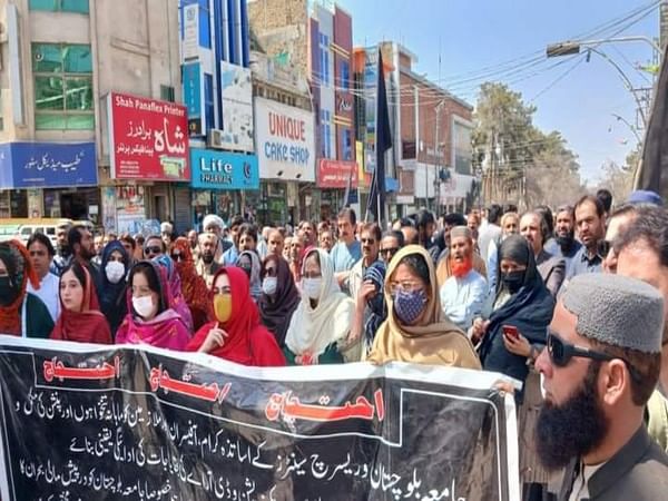 Pakistan: Employees of Balochistan University hold sit-in over non-payment of salaries 