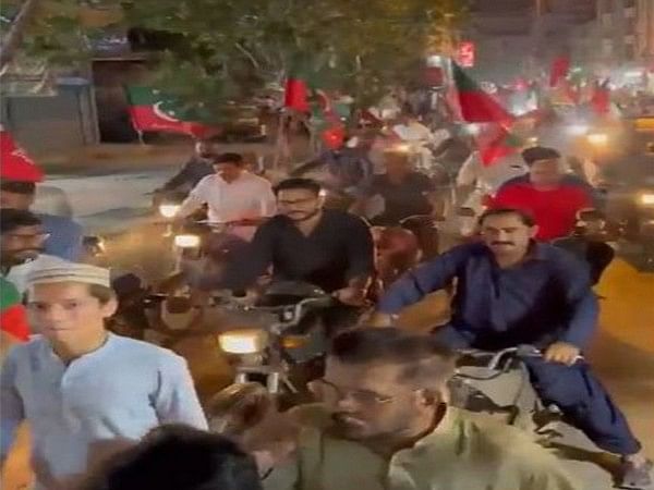 FIR against Pakistan Tehreek-e-Insaf leaders for holding unauthorized rally demanding Imran Khan's release
