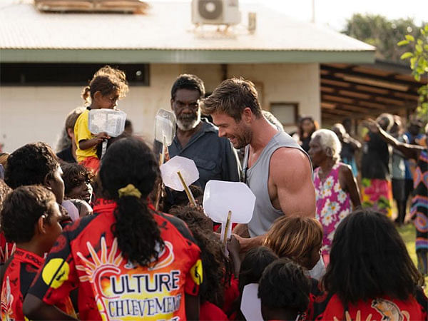 Chris Hemsworth pays visit to remote Australian community he lived in ...