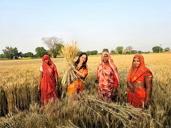 BJP's Hema Malini meets farmers during poll campaign in Mathura, lends a hand to women working in fields