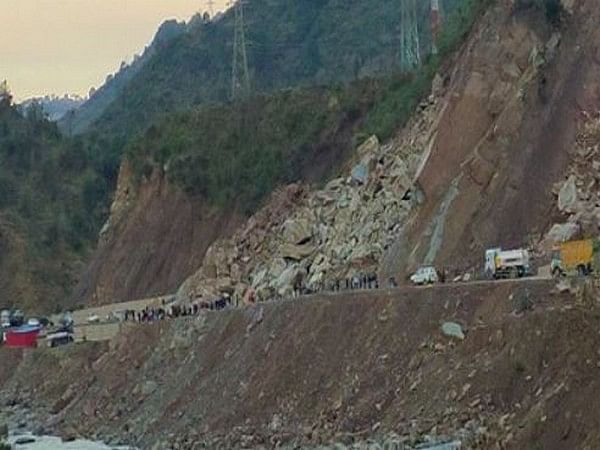 15 orang tewas dalam tanah longsor di pulau Sulawesi, Indonesia