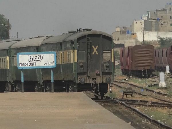 Pak police brutality: Woman passenger in train assaulted; bystanders watch in silence 