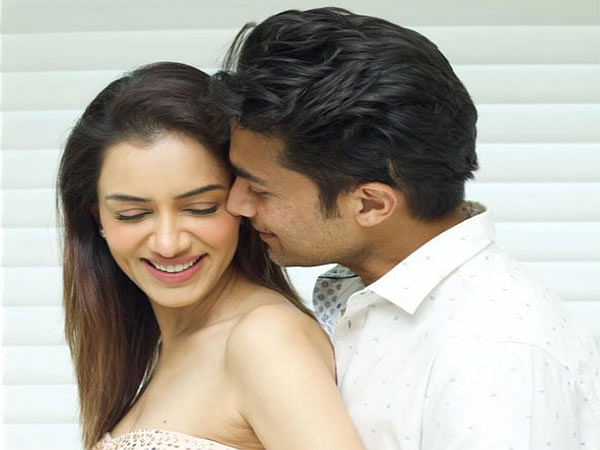 Actress Smriti Khanna expecting second child with Gautam Gupta, celebs Esha Deol, Mouni roy congratulate the couple