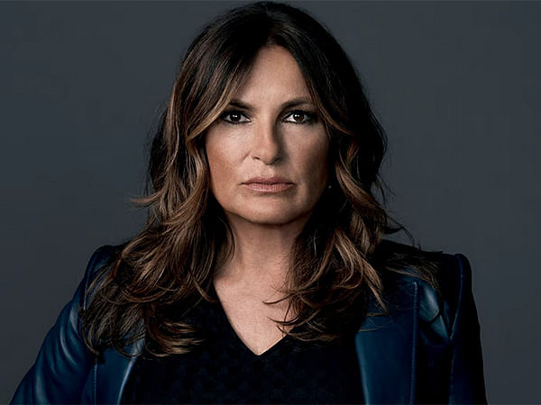 Mariska Hargitay Helps Lost Child Who Mistook Her For Real Cop On 'SVU ...