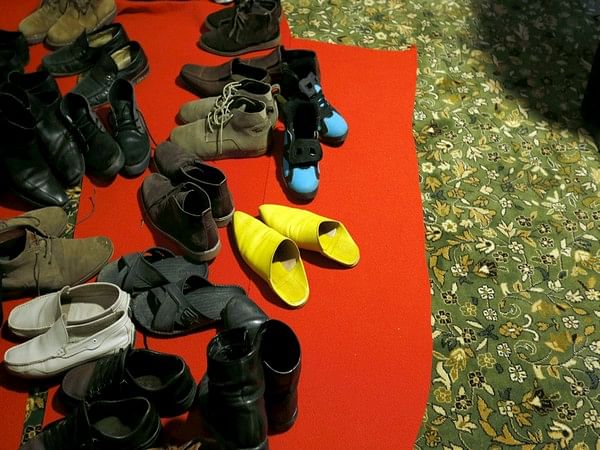 Pakistan: 20 pairs of shoes stolen from mosque in Parliament complex