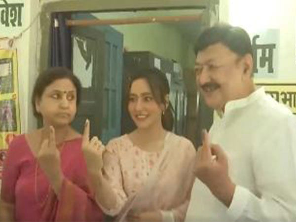 Bihar: Actor Neha Sharma casts vote in father Ajeet Sharma's constituency Bhagalpur