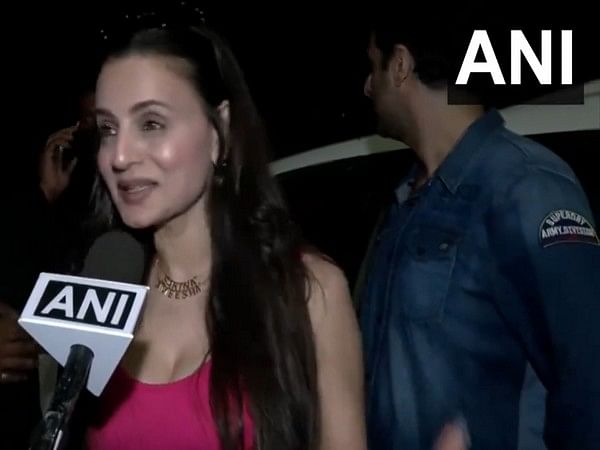 IPL: Ameesha Patel attends Delhi Capitals vs Mumbai Indians exciting match, says "both sides played really well"