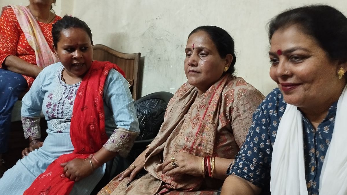  BJP activists conducting a meeting against liquor contracts in Sangam Vihar | Heena Fatima, ThePrint 