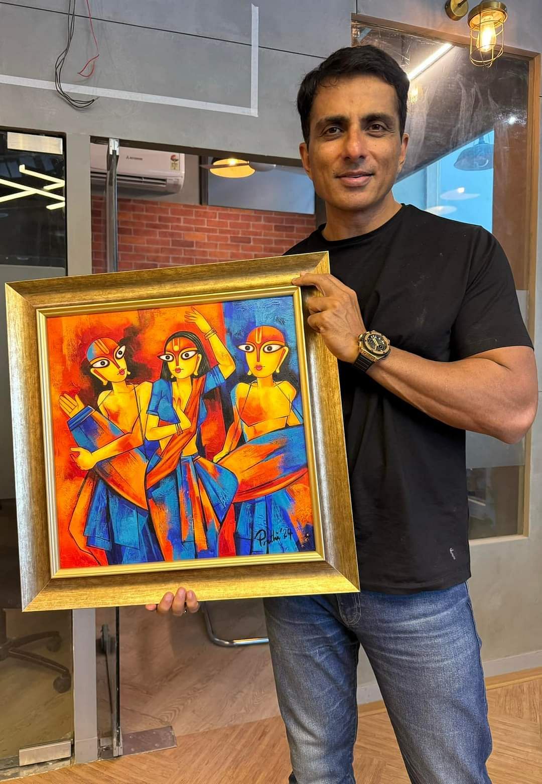 Sonu Sood holding Prithviraj Choudhury's painting | Facebook