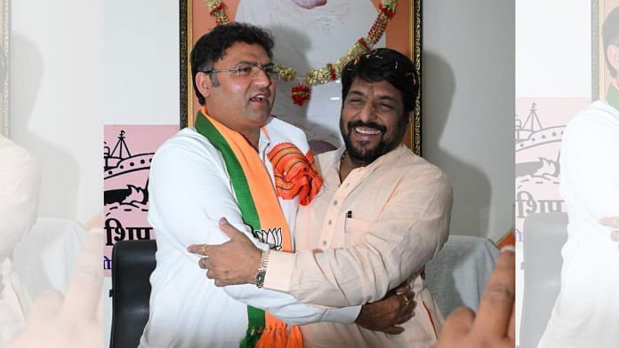 Ashok Tanwar (left) with Gopal Kanda at the event in Sirsa on 14 April | Photo: By special arrangement