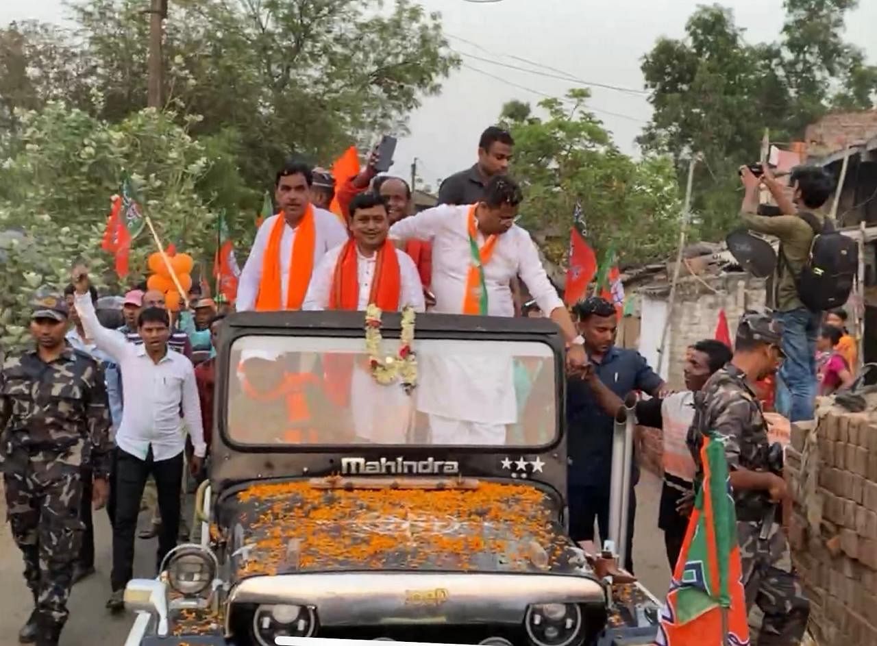 BJP's Bishnupur MP Saumitra Khan holds a roadshow in his constituency | Sreyashi Dey | ThePrint BJP's Bishnupur MP Saumitra Khan holds a roadshow in his constituency | Sreyashi Dey | ThePrint 