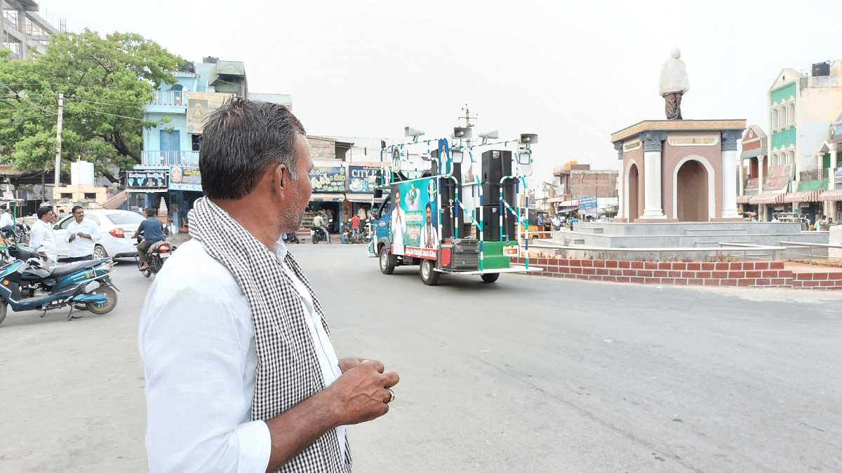 A vehicle campaigning for Jagan's YSRCP at Pulivendula town | Prasad Nichenametla | ThePrint 