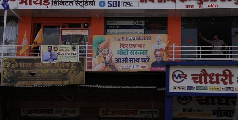 चौहटन, बाड़मेर में दुकानों पर लगे राजनीतिक पोस्टर | फोटो: देवेश सिंह/दिप्रिंट