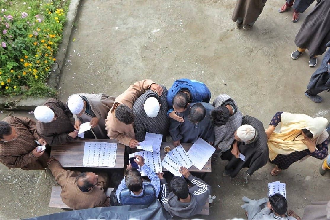 Voters looking for their names in the voters' list | Praveen Jain | ThePrint