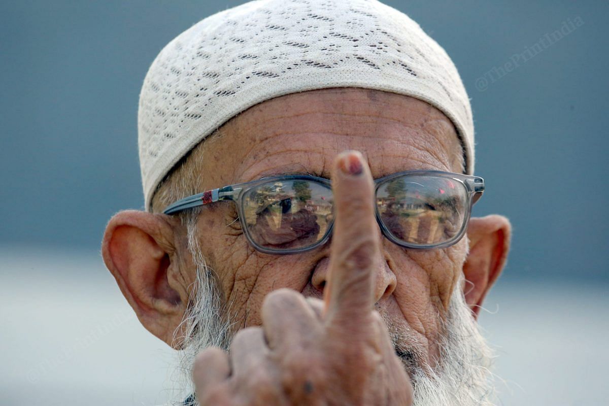 82-year-old Mohammed Kamal Bhatt shows his inked finger in Zainapora, Shopian | Praveen Jain | ThePrint