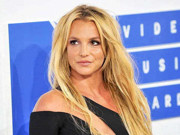 Britney Spears blames her mother for hotel drama, reveals swollen foot