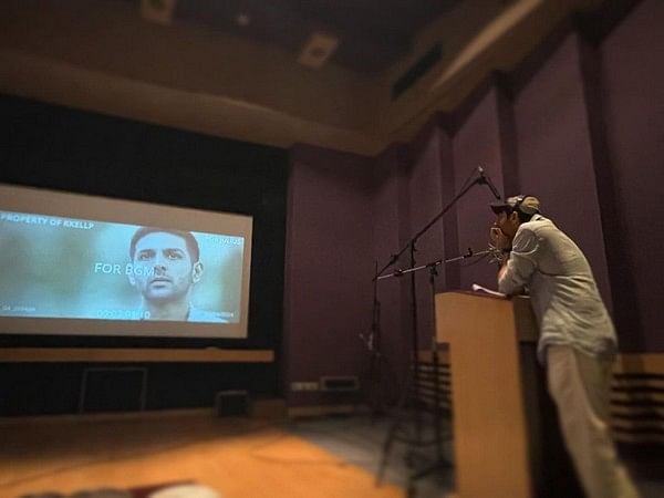 Kartik Aaryan teases fans with glimpse of Chandu Champion's trailer dubbing session 