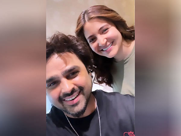 New mommy Anushka Sharma flaunts chic hair makeover in latest pic