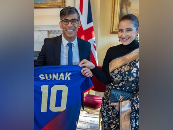 Manisha Koirala meets UK PM Rishi Sunak, see pics 