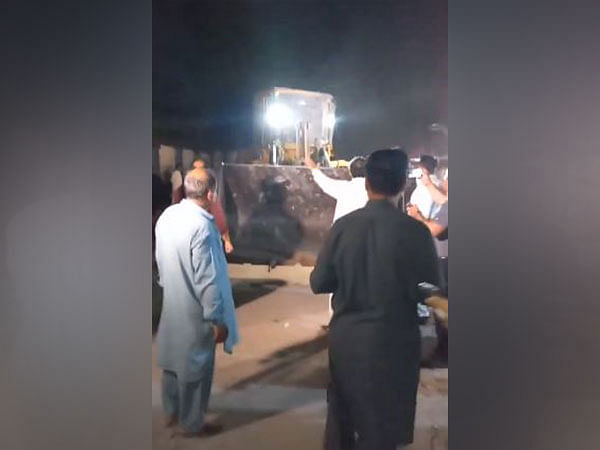 Pakistan: Development authority demolishes portion of central secretariat of Imran Khan's party
