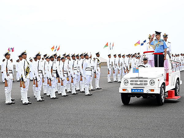 Kerala: IAF chief reviews Naval Academy passing out parade