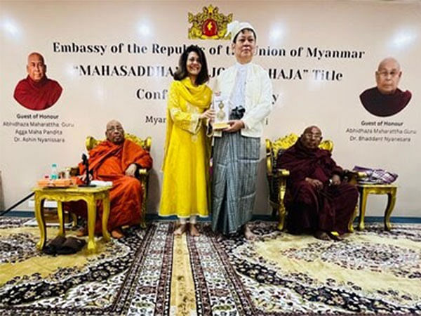 Dr Rashmi Saluja conferred the International Buddha Peace Award by the Myanmar Embassy