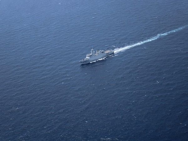 Chinese vessels maintain presence in East China Sea near disputed Senkaku islands for record 158 days