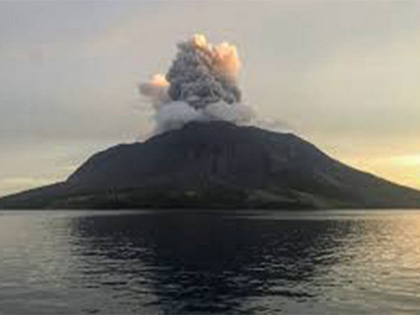 Iceland Volcano erupts for fith time since December, spews massive lava