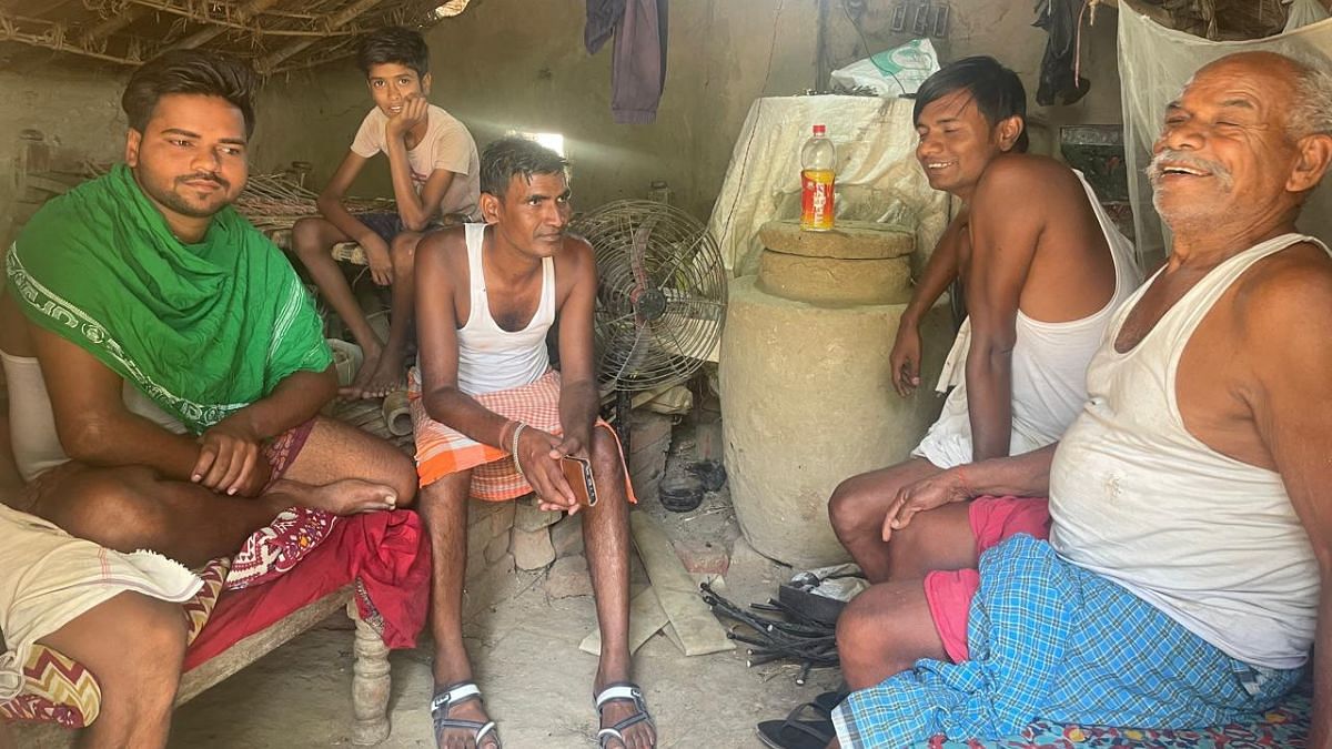 Dev Nandan Mahto (first from right) and Vikas Kumar (second from right) in Sohe village in Jehanabad constituency | Photo: Shanker Arnimesh, ThePrint 