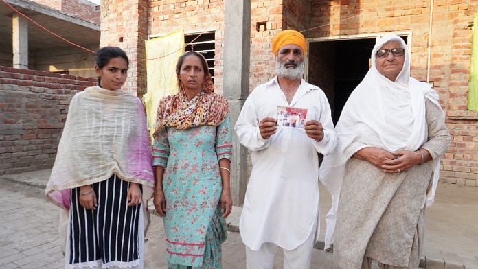 Lakhvinder Singh with wife Balwinder Kaur (left), their youngest daughter, and his sister Gurmeet Kaur (right) | Sukhvinder Singh | ThePrint